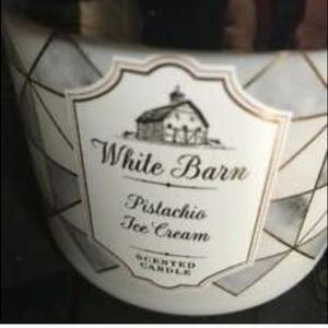 ✨ White Barn “Pistachio Ice Cream” Candle.